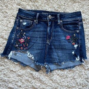 American Eagle Ne(x)t Level Stretch Hi Rise Shorty  Floral Hi-Rise Shortie Denim